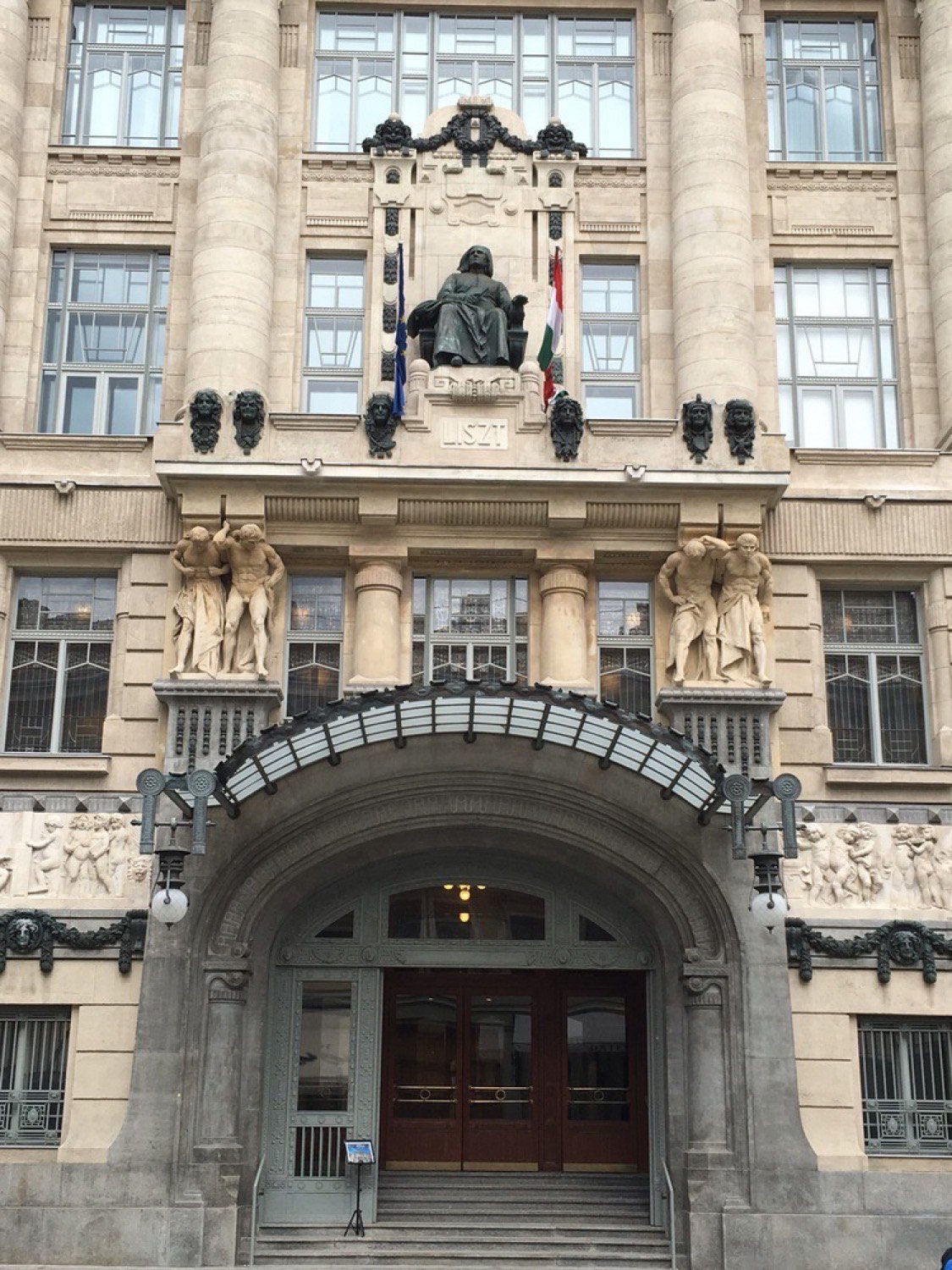 Entrance and sculpted façade of the Liszt Academy in Terézváros.