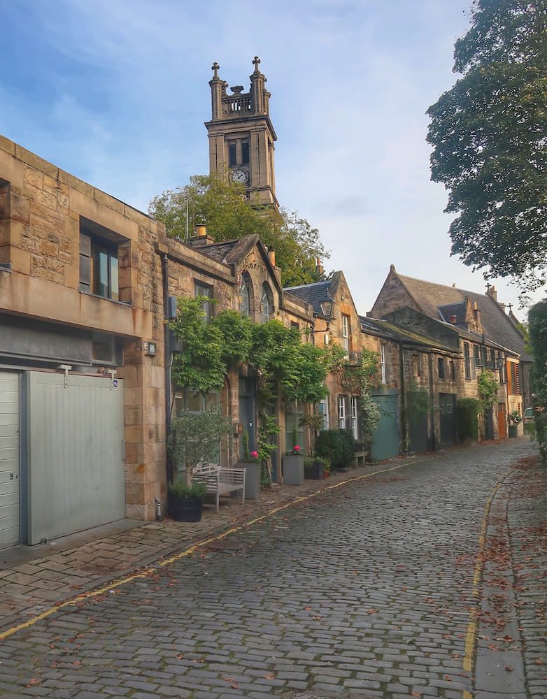 Stone cottages on Circus Lane in Stockbridge, with St Stephen’s tower behind.