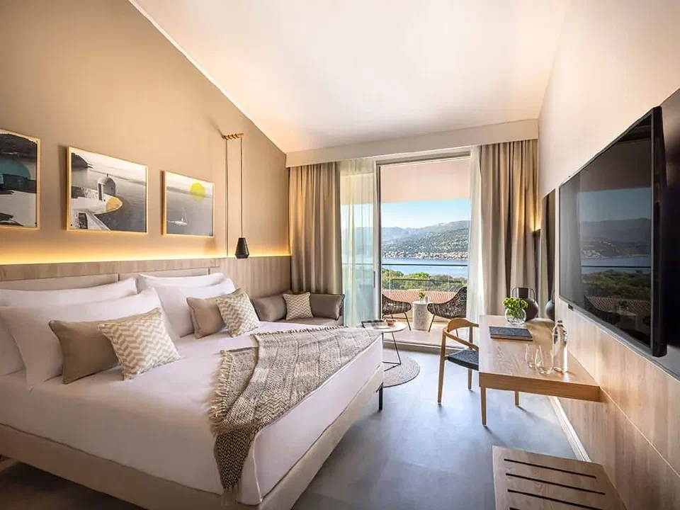 Bedroom and balcony in the Room for 4+1 Seaside category at Valamar Tirena Hotel.