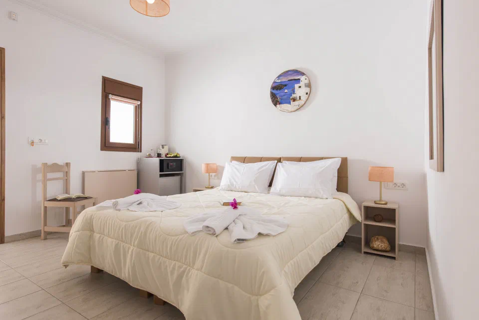 Standard Room with a double bed, fridge and kettle at Smaragdi Hotel.